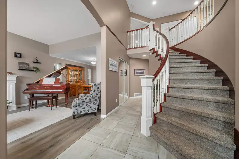 19386 123 AVENUE - photo 4 of 35