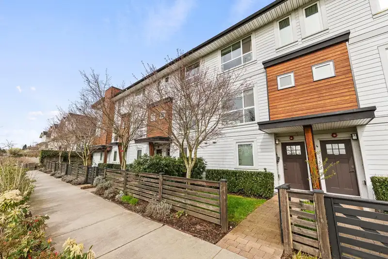 15 240 JARDINE STREET - photo 4 of 29
