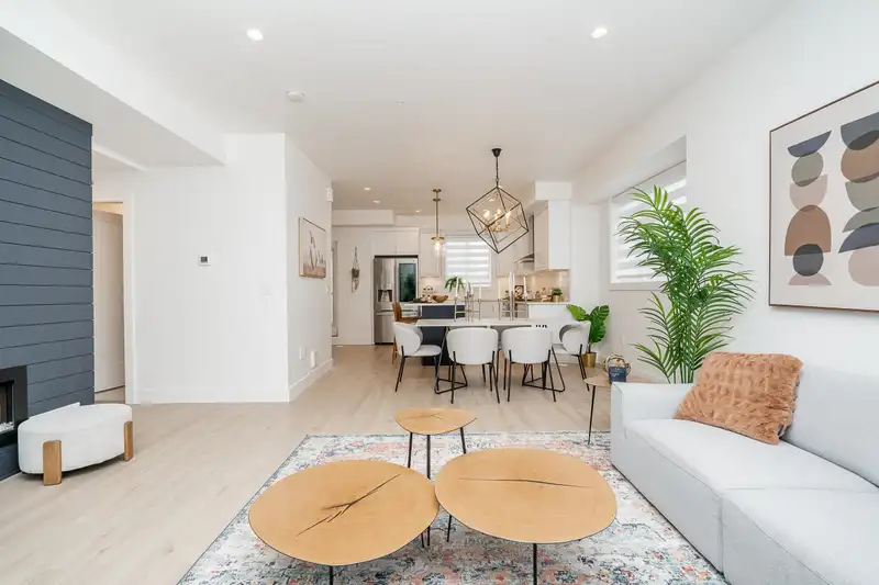 8 20463 70 AVENUE - photo 3 of 38