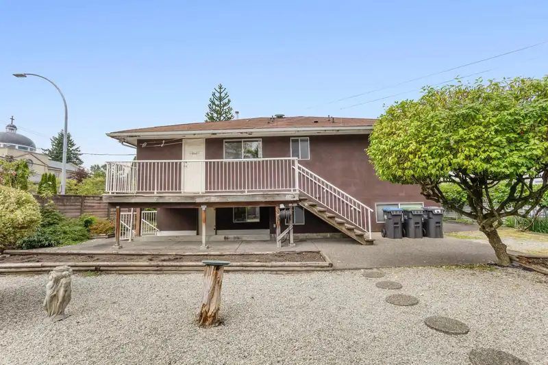 2192 GRANT AVENUE - photo 1 of 39