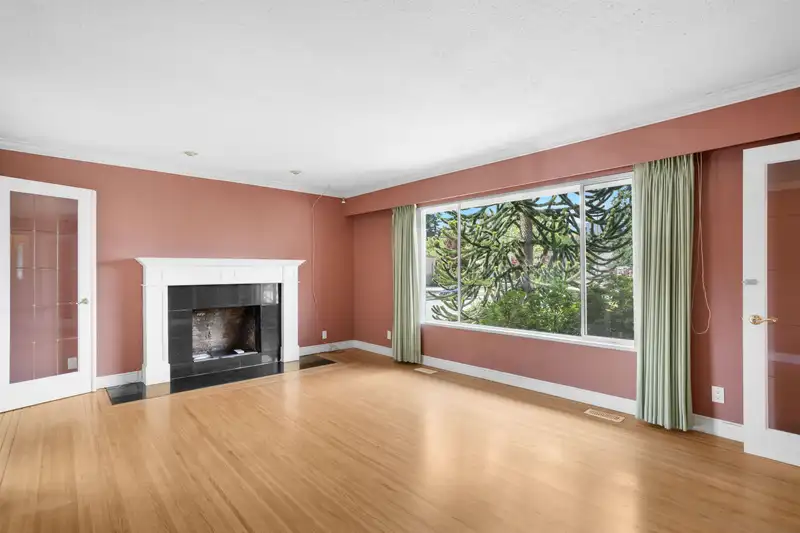 2192 GRANT AVENUE - photo 4 of 39
