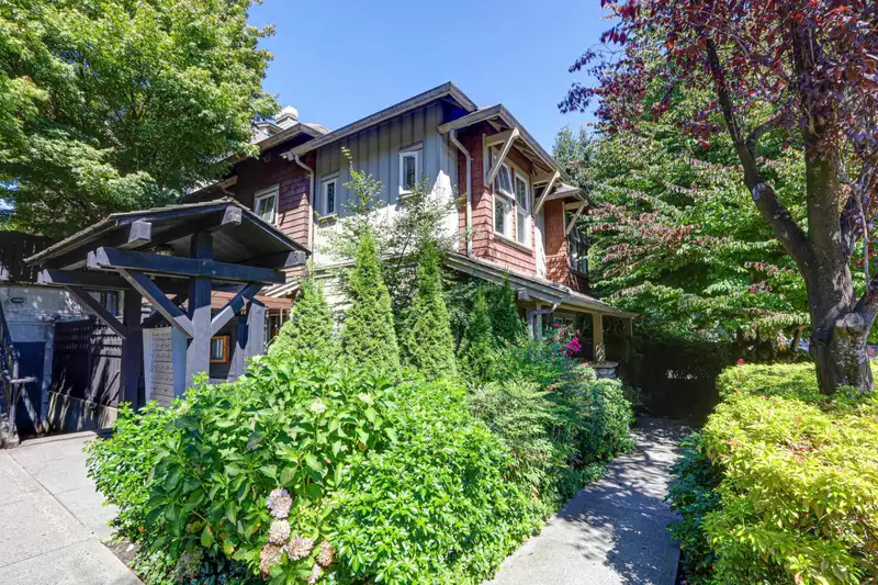 137 15 SIXTH AVENUE - photo 1 of 32