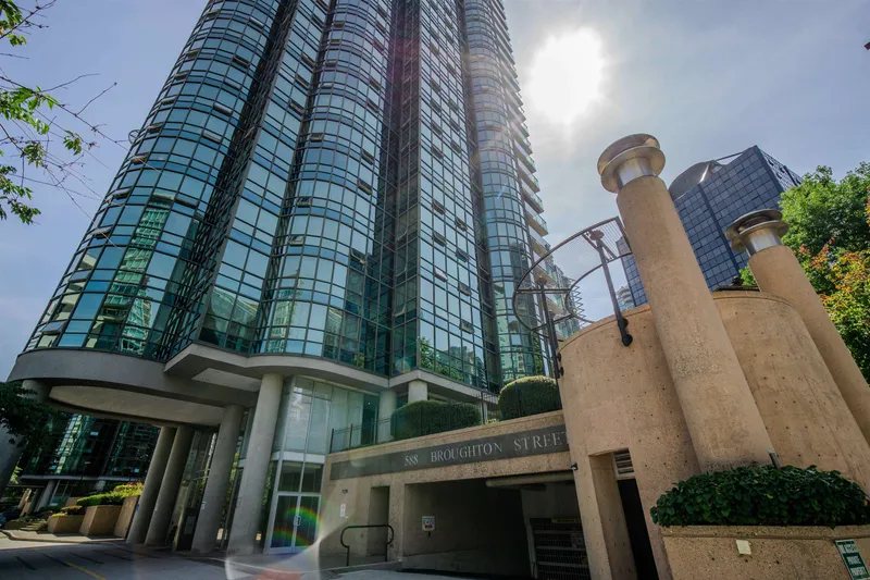 302 588 BROUGHTON STREET - photo 1 of 20