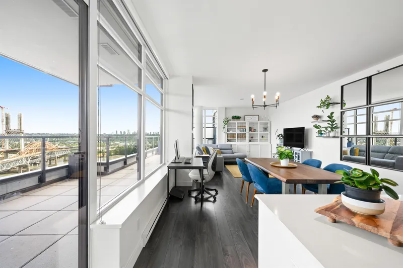 1801 188 AGNES STREET - photo 1 of 25