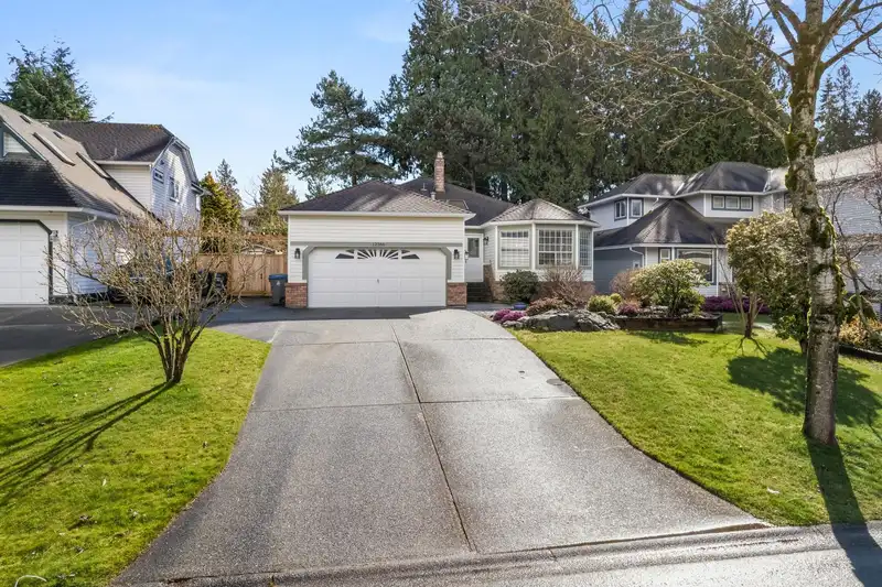 12366 SOUTHPARK CRESCENT - photo 2 of 40
