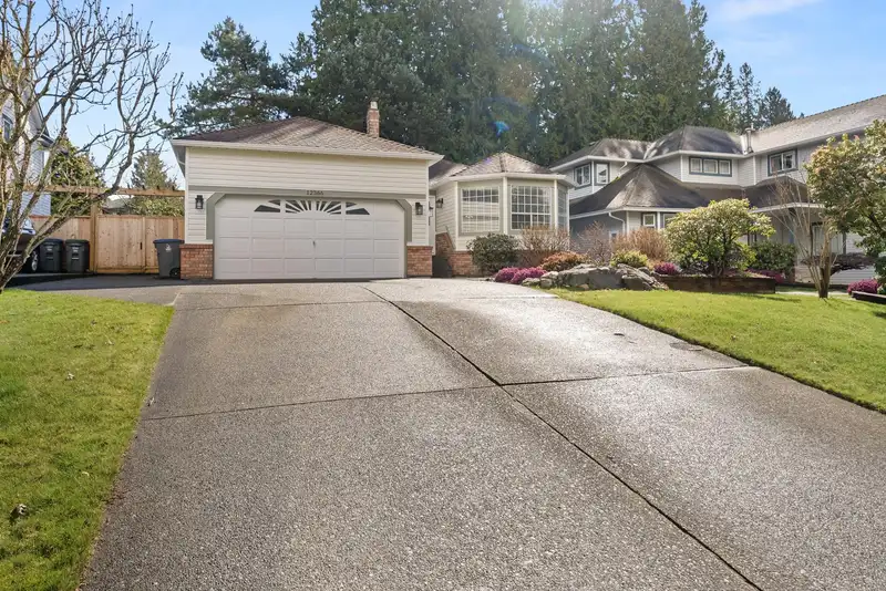 12366 SOUTHPARK CRESCENT - photo 3 of 40