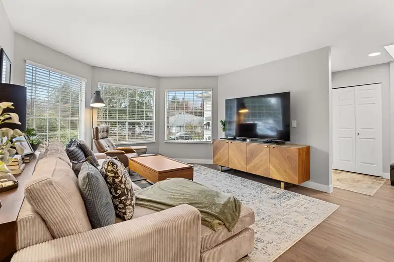 12366 SOUTHPARK CRESCENT - photo 4 of 40