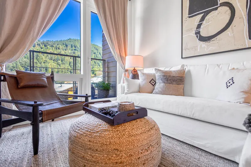 408 6687 NELSON AVENUE - photo 3 of 25