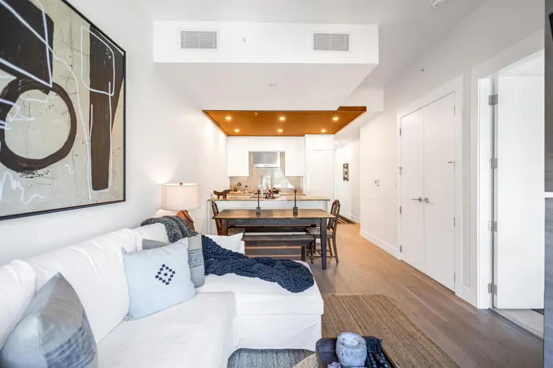 408 6687 NELSON AVENUE - photo 4 of 25