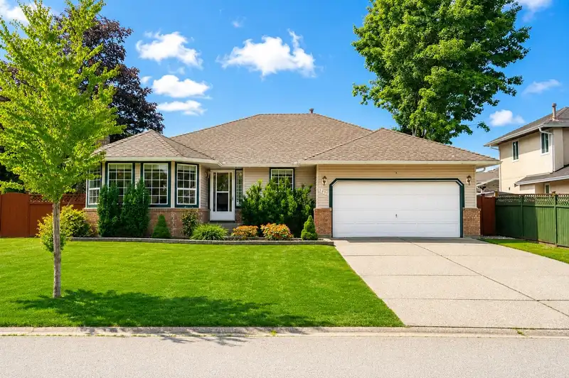 9411 162 STREET - photo 1 of 33