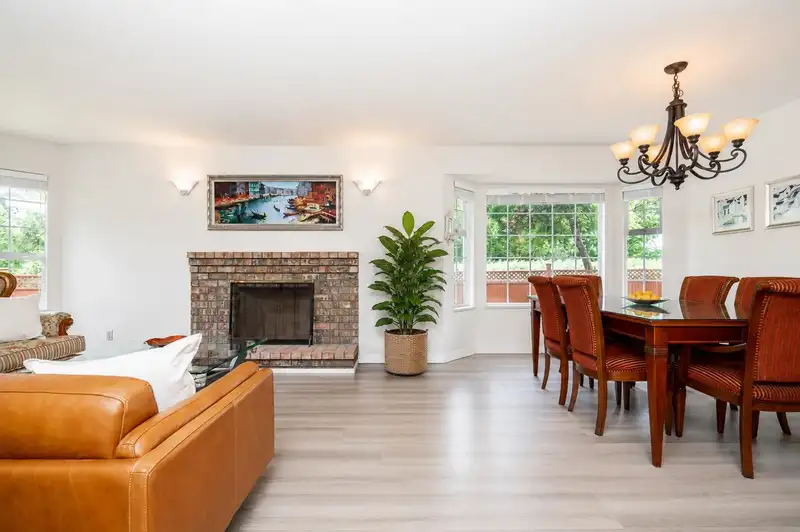 9411 162 STREET - photo 4 of 33