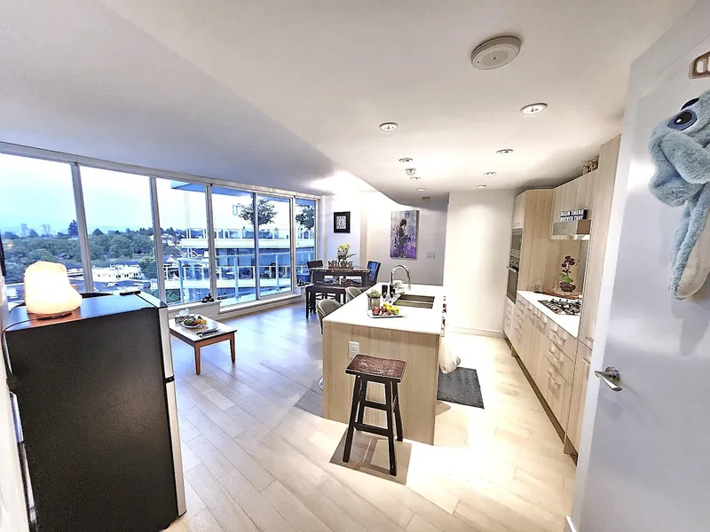 809 4638 GLADSTONE STREET - photo 2 of 25