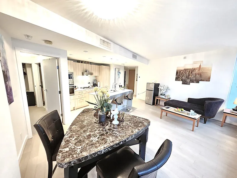 809 4638 GLADSTONE STREET - photo 3 of 25