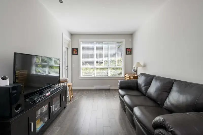 309 15388 105 AVENUE - photo 4 of 31