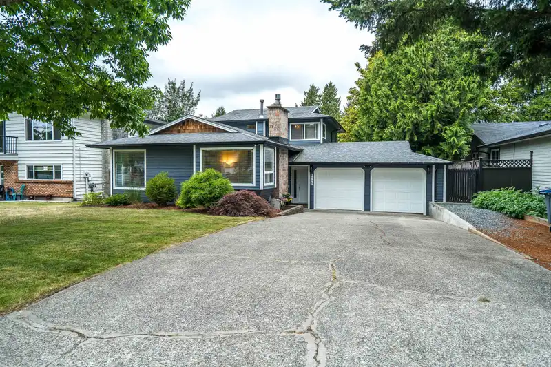 6255 180A STREET - photo 1 of 32