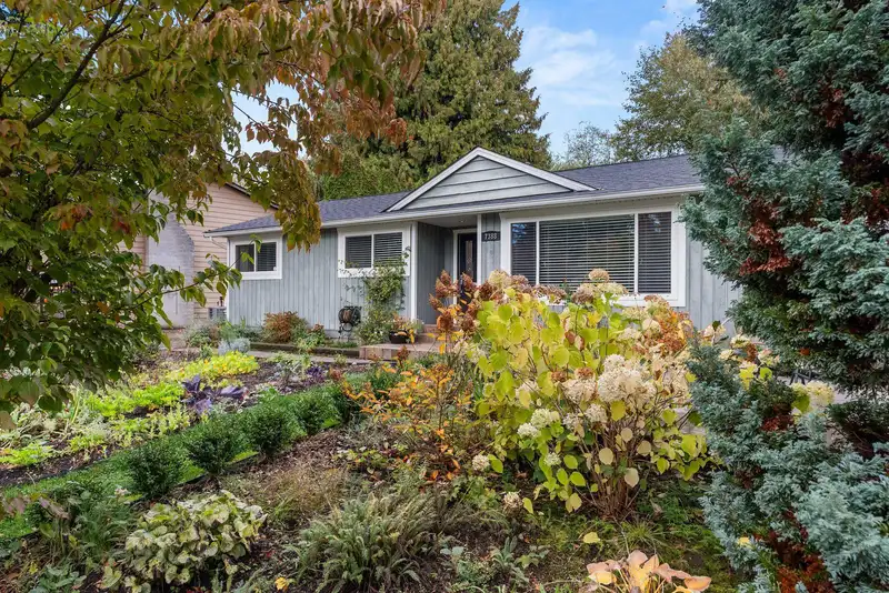 7388 112A STREET - photo 2 of 40