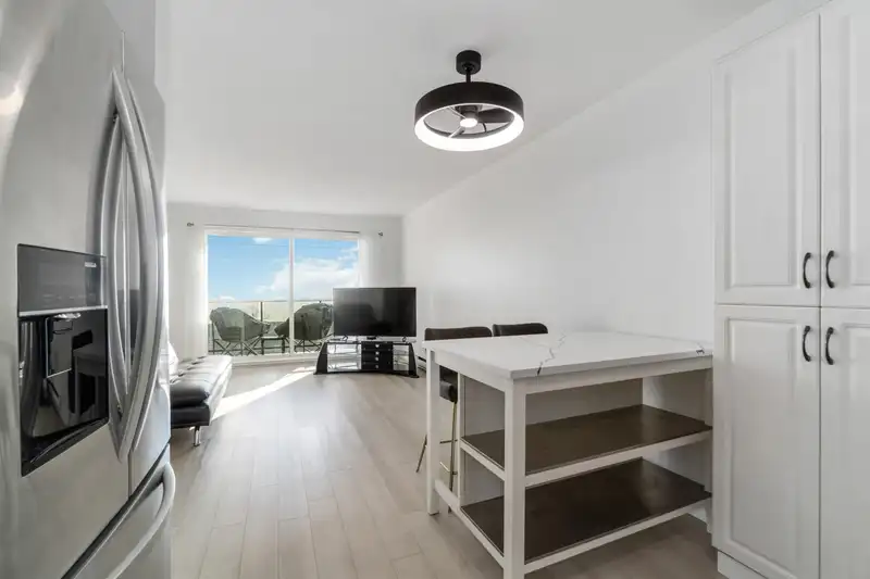208 312 CARNARVON STREET - photo 1 of 22