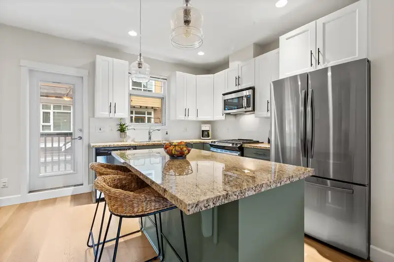 56 2979 156 STREET - photo 2 of 39