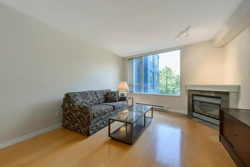101 1485 W 6TH AVENUE - photo 3 of 31