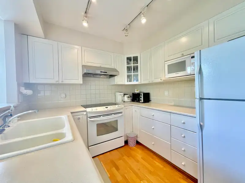 707 5775 HAMPTON PLACE - photo 4 of 18