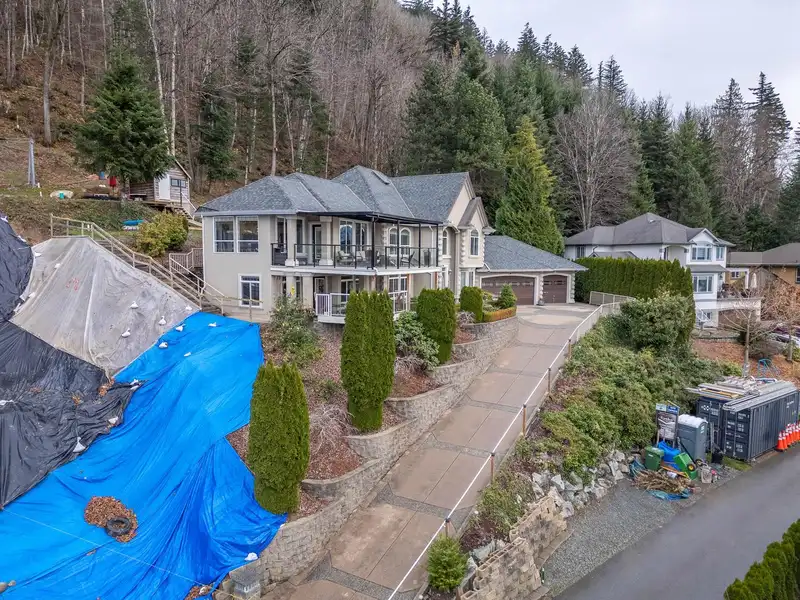 36228 SANDRINGHAM DRIVE - photo 3 of 40