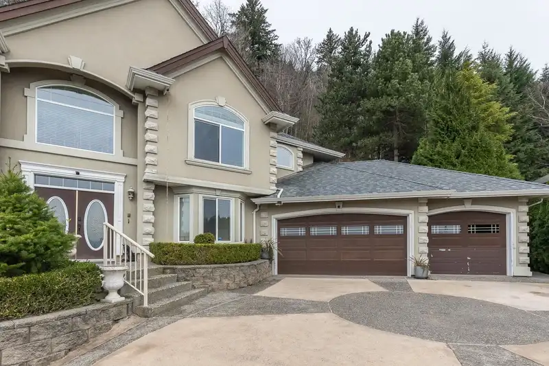 36228 SANDRINGHAM DRIVE - photo 4 of 40