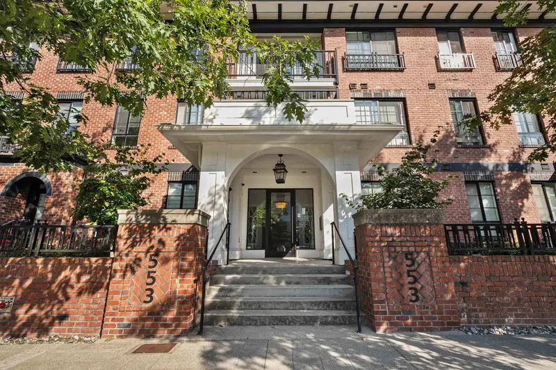 301 553 FOSTER AVENUE - photo 2 of 25