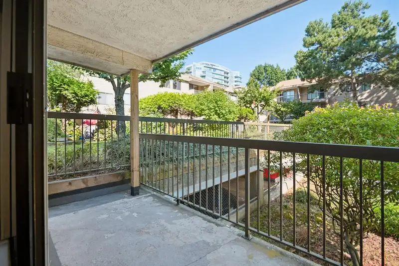 134 8411 ACKROYD ROAD - photo 2 of 29