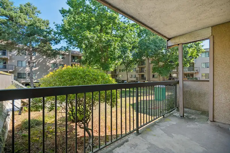 134 8411 ACKROYD ROAD - photo 3 of 29