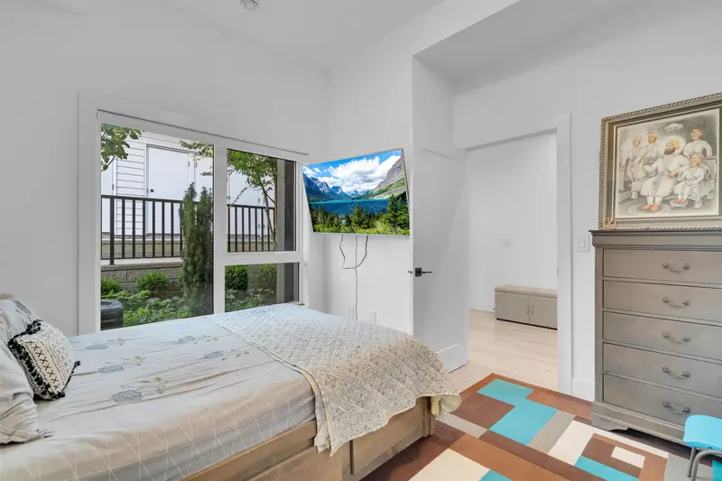 24 15030 28 AVENUE - photo 2 of 25