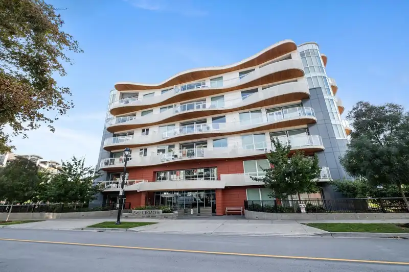 511 20416 PARK AVENUE - photo 1 of 34