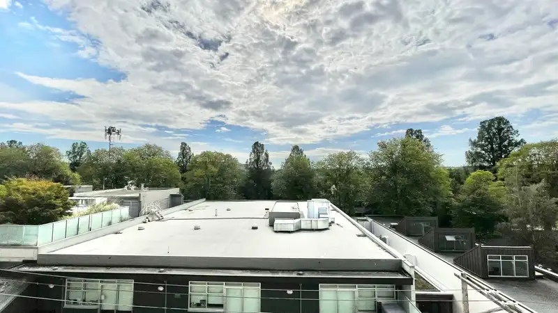 615 2268 W BROADWAY - photo 2 of 6