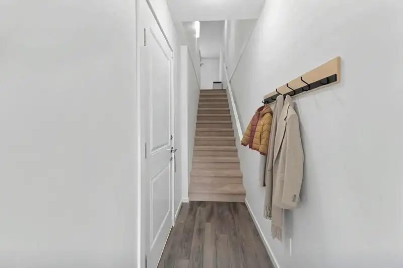 99 15340 GUILDFORD DRIVE - photo 3 of 28