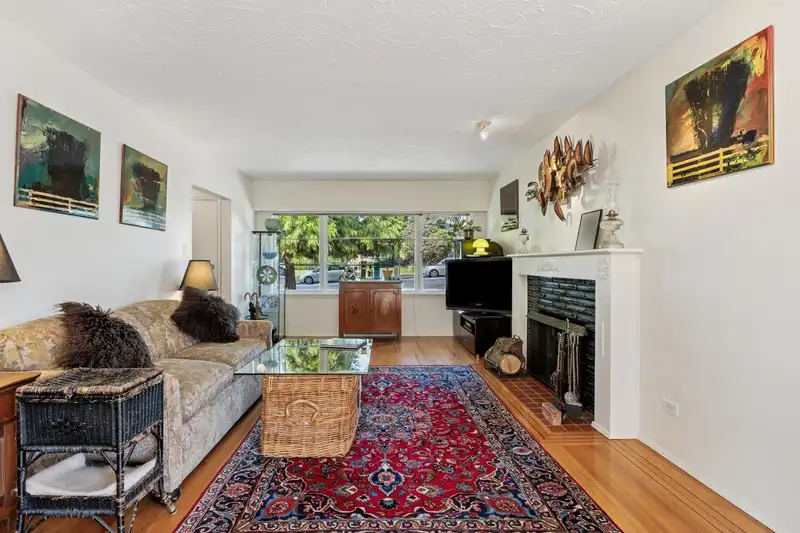 415 W 26TH STREET - photo 4 of 40