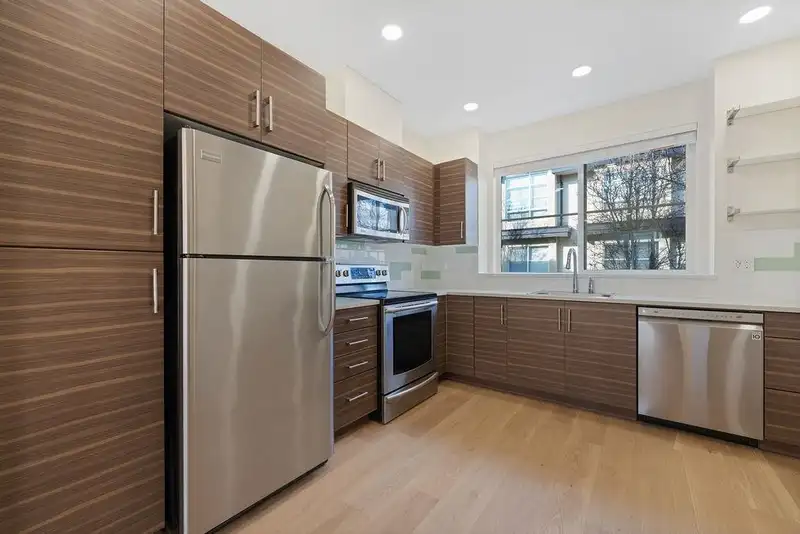 39 19477 72A AVENUE - photo 3 of 36