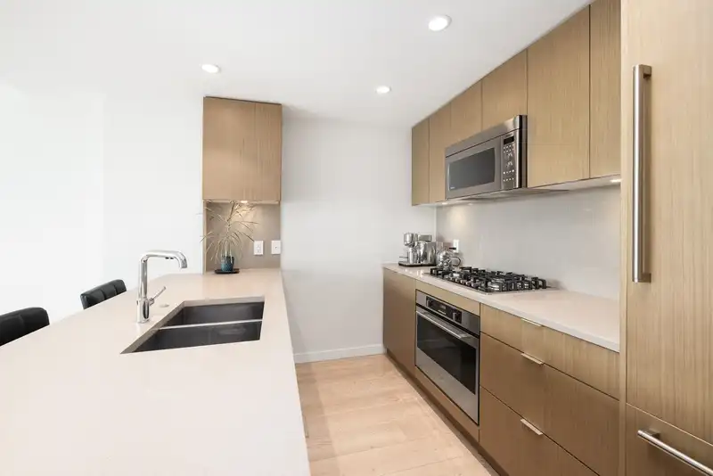 810 125 E 14TH STREET - photo 2 of 30