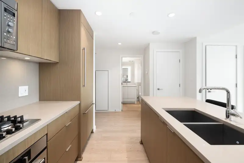 810 125 E 14TH STREET - photo 3 of 30