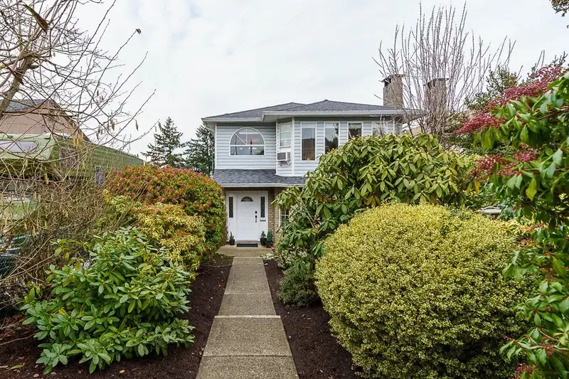 6075 BURNS STREET - photo 2 of 40