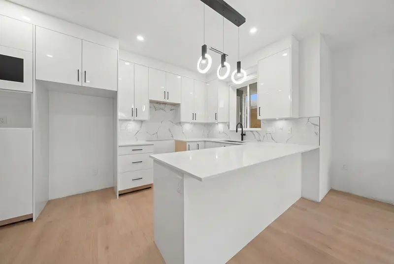 279 E 48TH AVENUE - photo 4 of 20