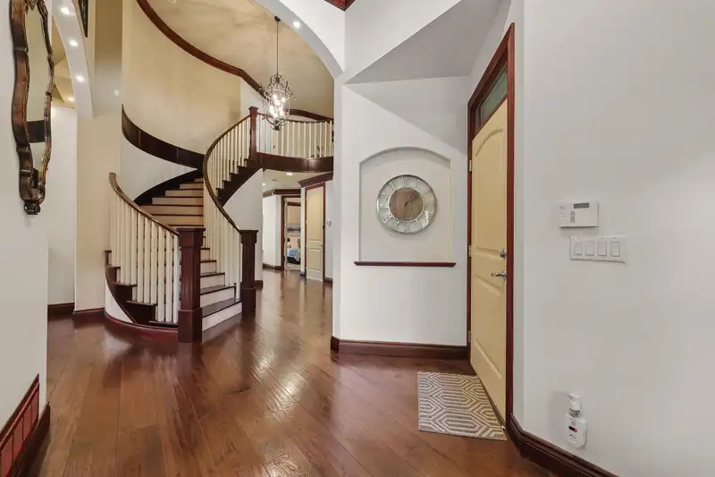 19695 71 AVENUE - photo 3 of 40