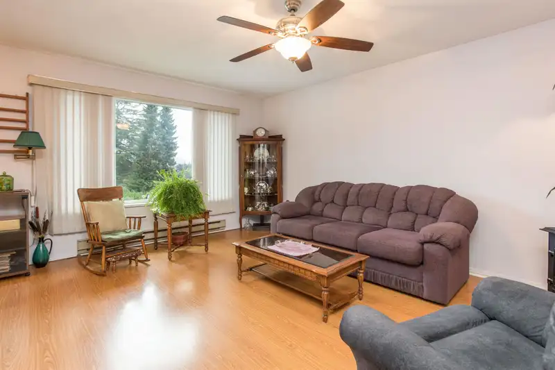 201 2853 BOURQUIN CRESCENT - photo 3 of 28
