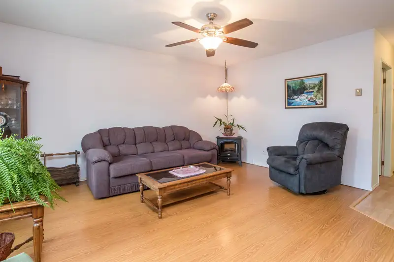201 2853 BOURQUIN CRESCENT - photo 4 of 28