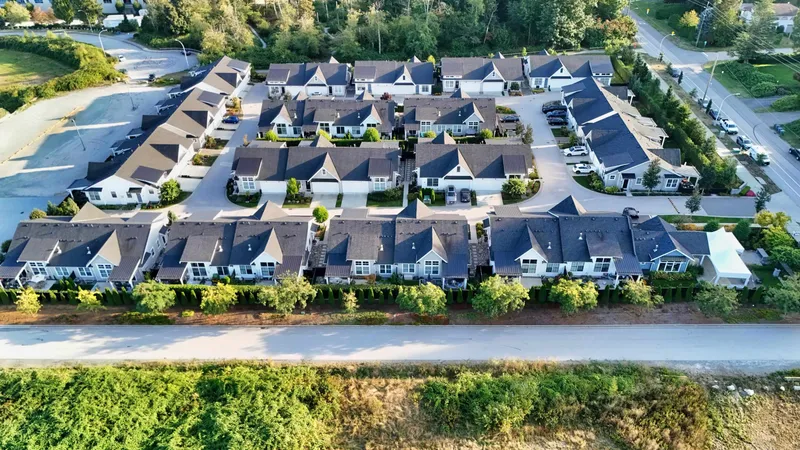 2 5528 148 STREET - photo 2 of 25