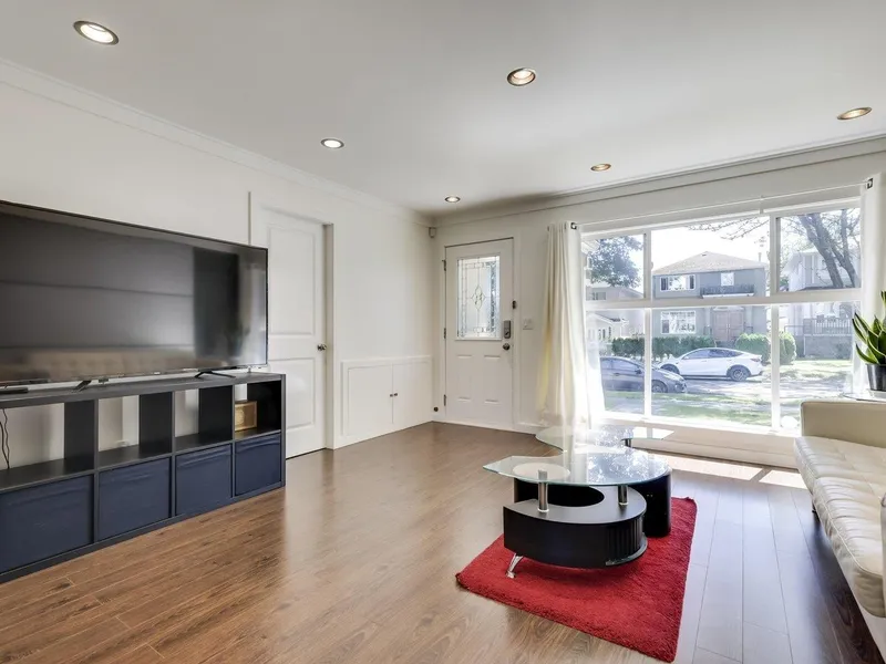 2241 E 43RD AVENUE - photo 2 of 24