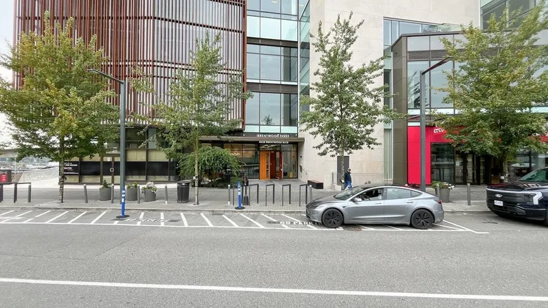 4911 4650 BRENTWOOD BOULEVARD - photo 1 of 16