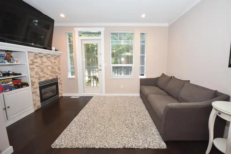 6 4787 57 STREET - photo 2 of 40