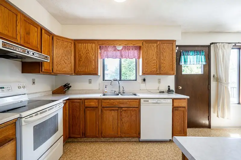 11132 PITMAN PLACE - photo 3 of 36