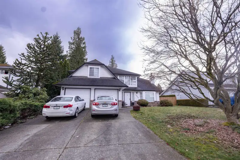 13354 61 AVENUE - photo 1 of 25