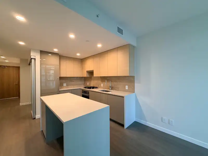 3903 2108 GILMORE AVENUE - photo 2 of 14