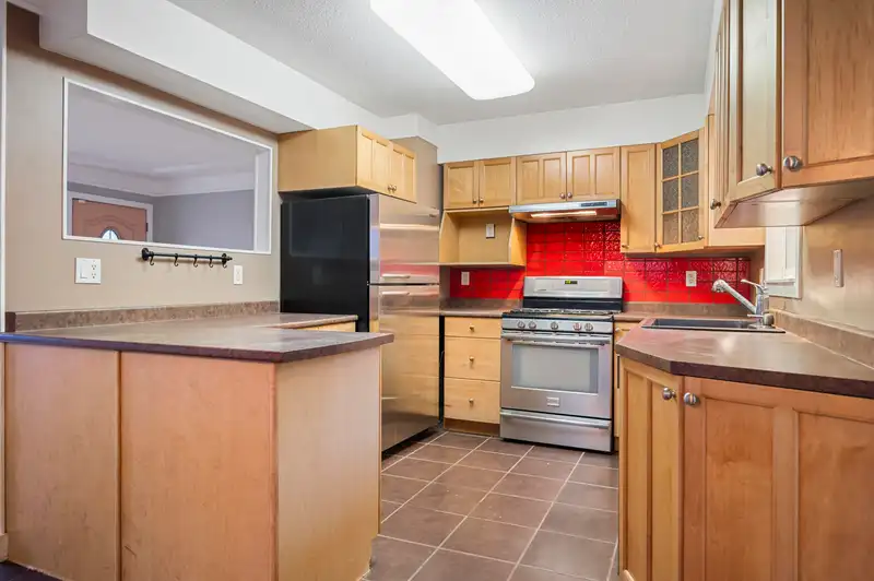 13780 115 AVENUE - photo 4 of 34